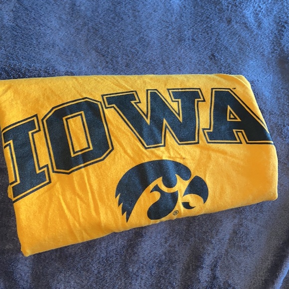 Iowa Hawkeyes Tshirt 2xl - Picture 1 of 5